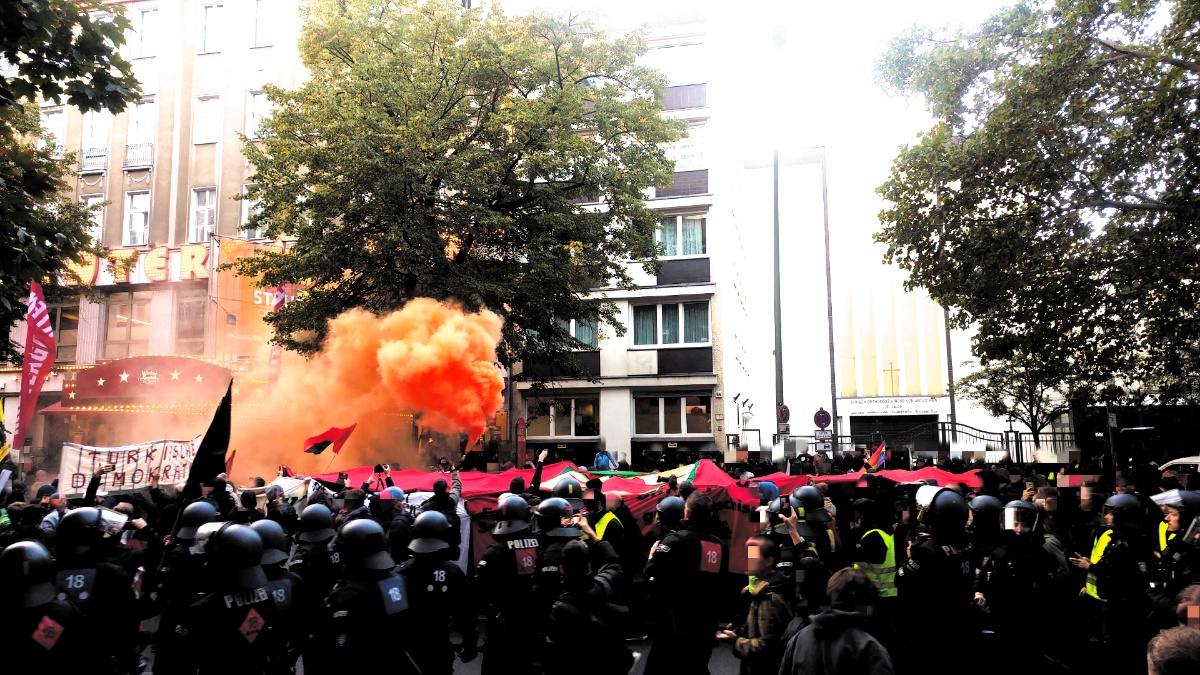 L'énorme drapeau du PKK