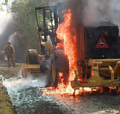 Engin de chantier incendié après l'assassinat du jeune mapuche
