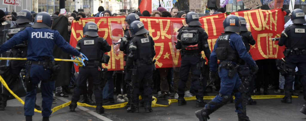 Les antifas dans la rues à Bâle