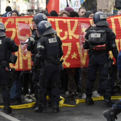 Les antifas dans la rues à Bâle