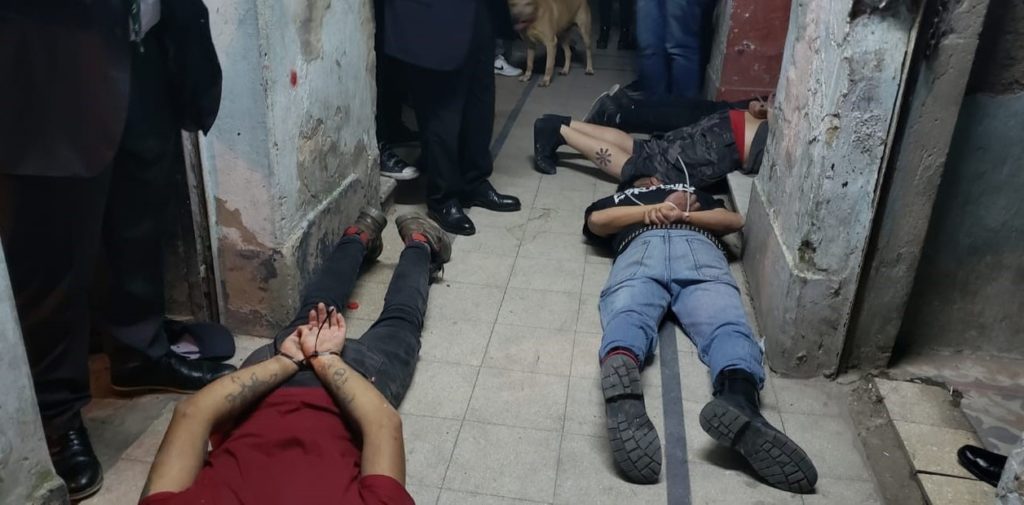 La rafle policière dansl e squat de Buenos Aires