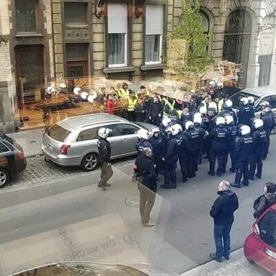 Des gilets jaunes nassés à Bruxelles le 30 novembre 2018