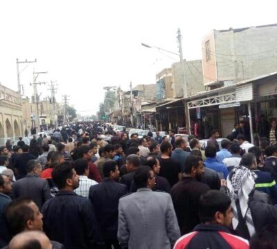 Manifestants dans les rues de Suse