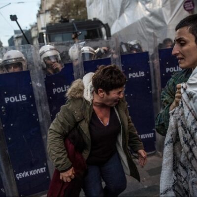 La répression de la manifestation à Istanbul
