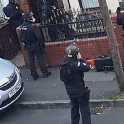 L'opération policière pour arrêter Sean Carlin, à Belfast, le 2 novembre