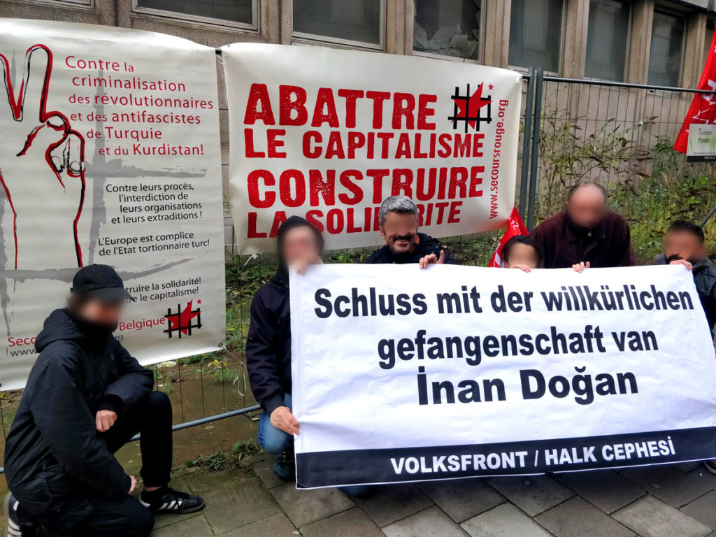 Devant l'ambassade d'Allemagne à Bruxelles