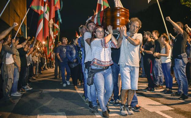 Les funérailles de Kepa del Hoyo, mort des suite d'un infarctus ni détecté ni soigné