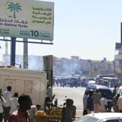 Des gaz lacrymogènes lors d'une manifestation hier à Omdurman,