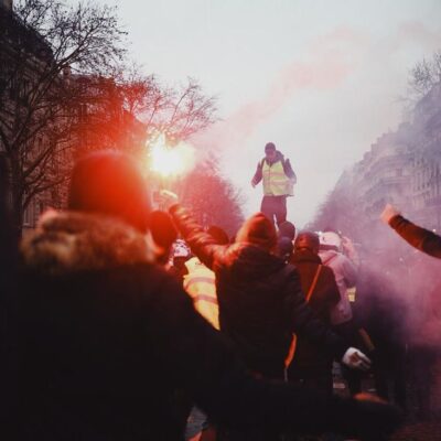 Sur les Champs-Elysées hier samedi