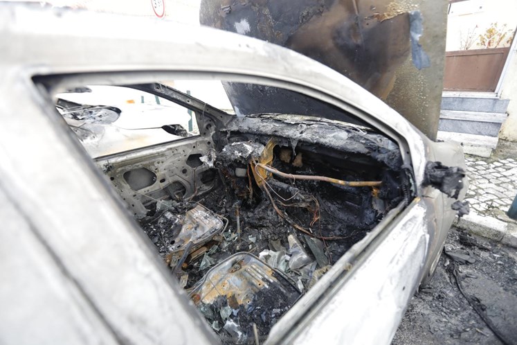 Voiture incendiée à Loures