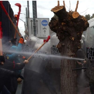 Enseignants contre policiers à Athènes