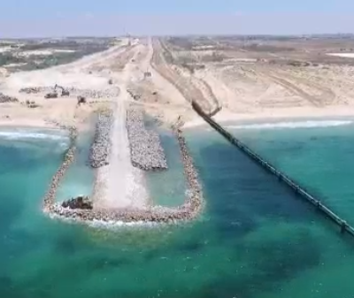 La barrière à hauteur de la plage de Zikim
