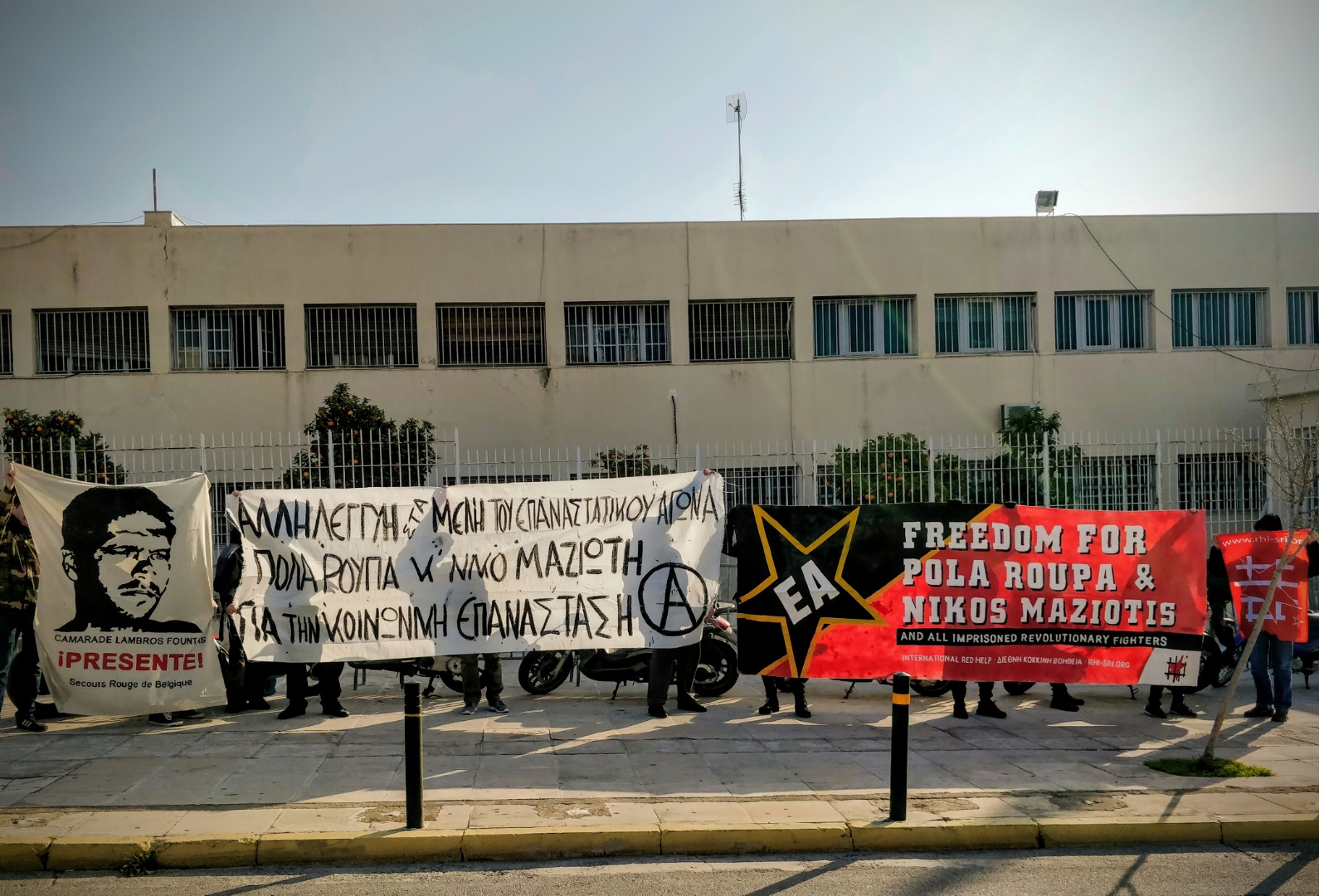 Ce matin devant la prison de Koridallos