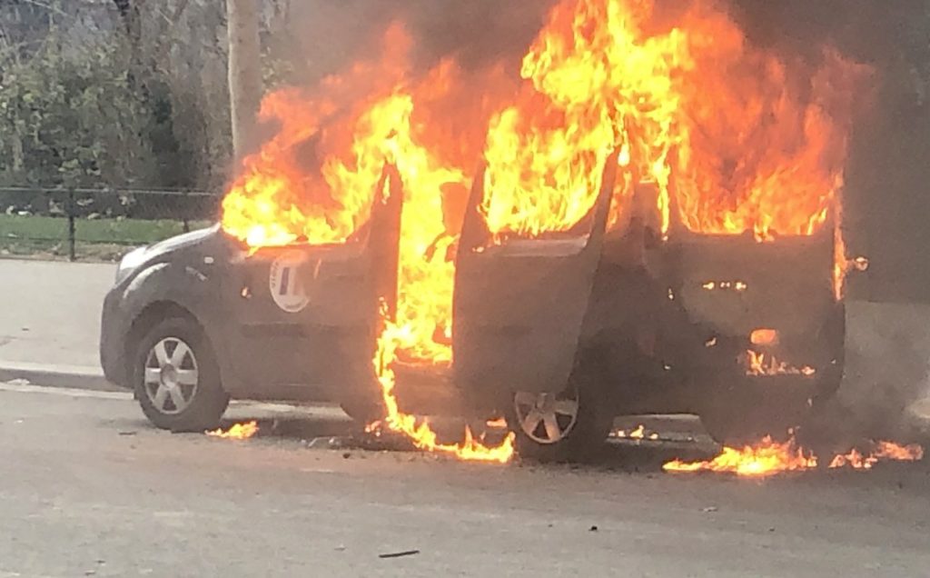 Le fourgon militaire incendié à Paris