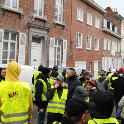 Les gilets jaunes devant le domicile de Di Rupo