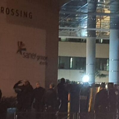 Occupation du siège national de La Poste, à Issy-Les-Moulineaux