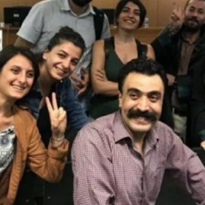 Les avocats condamnés, Barkın Timtik est à gauche