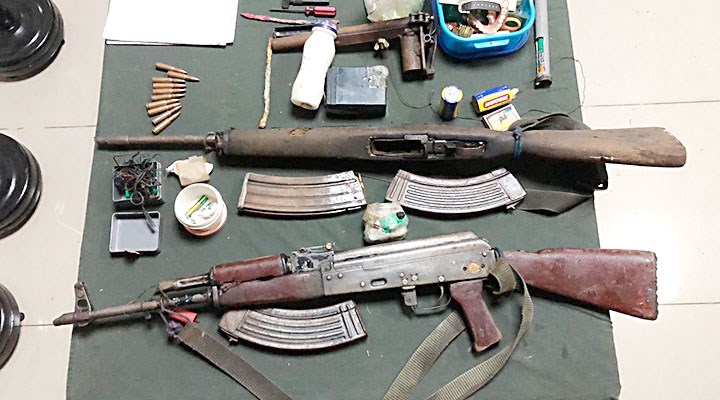 Les armes récupérées autour de la dépouille du 