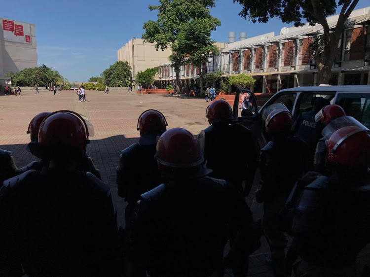 Forces de sécurité sur le campus de l'University of KwaZulu-Natal