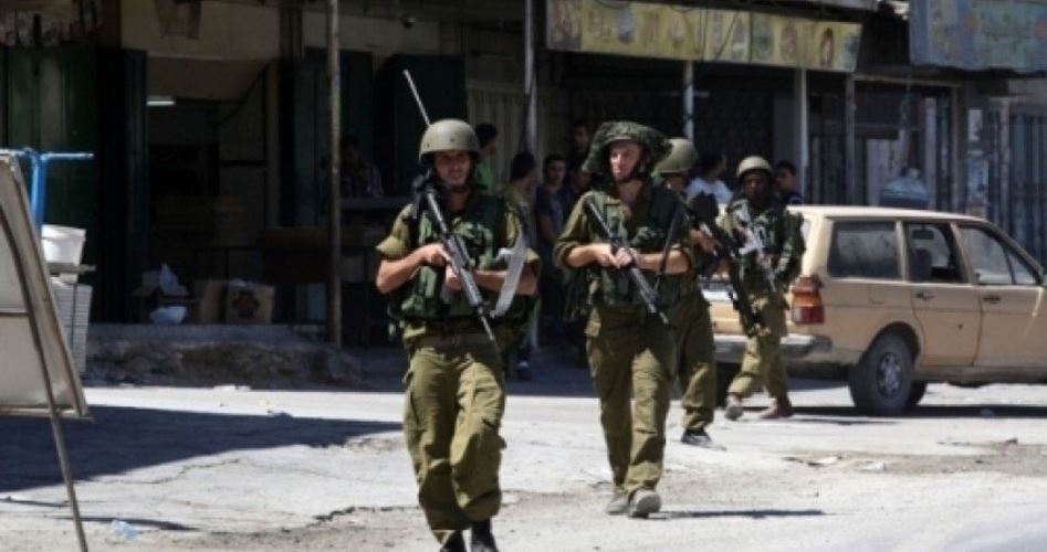 Les forces d'occupation pénétrant dans le camp de Shu’fat 