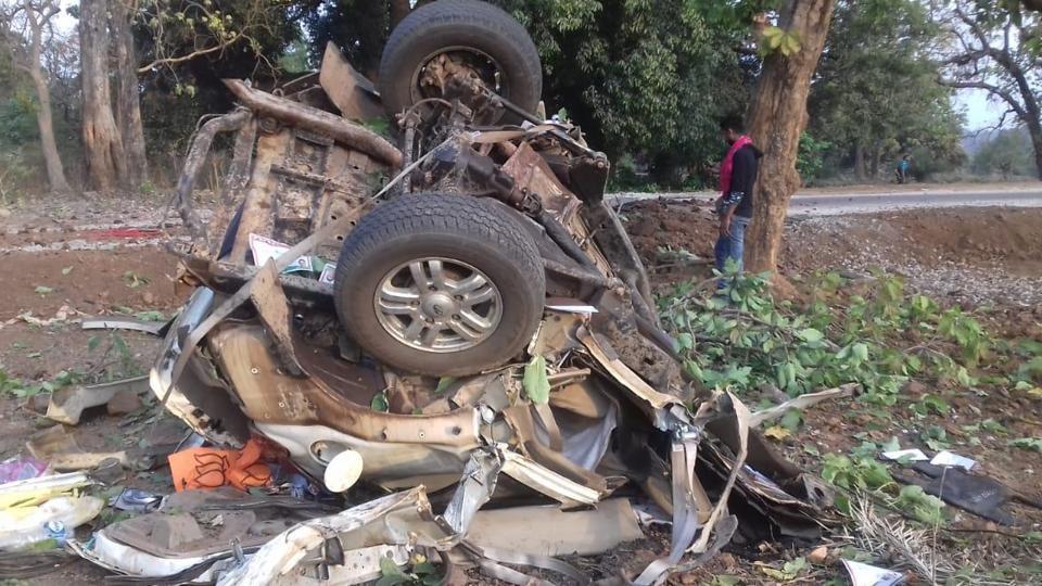 Véhicule blindé du parlementaire du BJP Bhima Mandavi attaqué par la guérilla