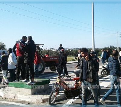 Les ouvriers d'Elbene industries sur la route nationale