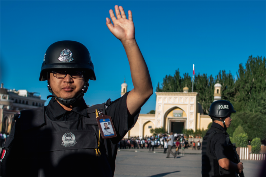 Un policier chinois à Kashgar, dans le Xinjiang.
