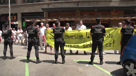 Manifestation devant le restaurant La Sangiovesa