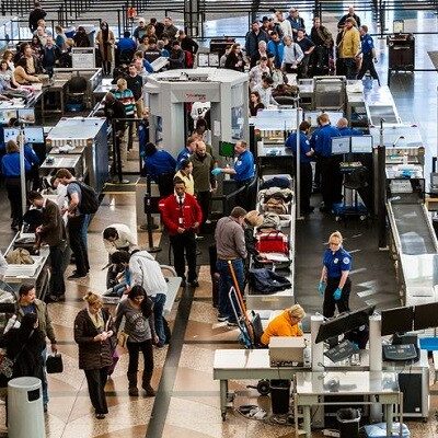 Contrôle à l'aéroport de Montréal