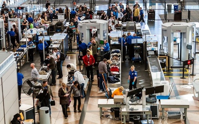 Contrôle à l'aéroport de Montréal