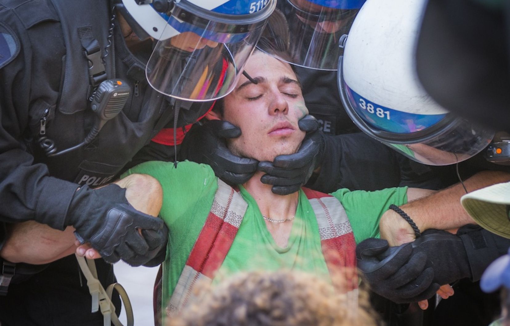 Arrestation lors d'une manifestation pour le climat à Montréal