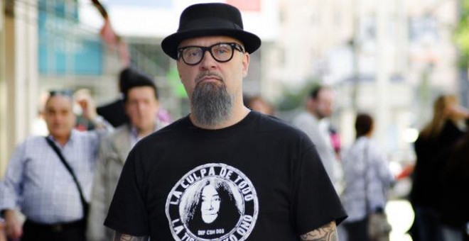 César Strawberry, chanteur de Def con Dos