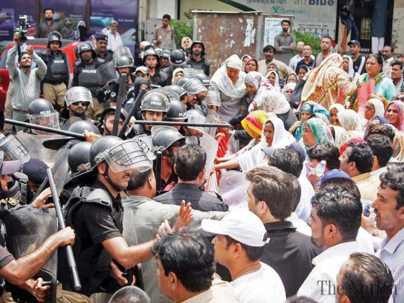 Manifestation des infirmières grévistes à Karachi