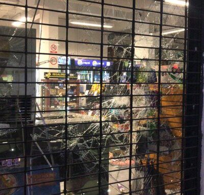 vitrine brisée vendredi soir à Santiago