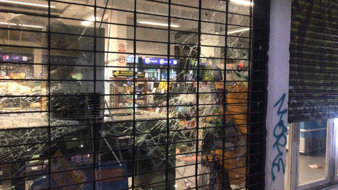 vitrine brisée vendredi soir à Santiago