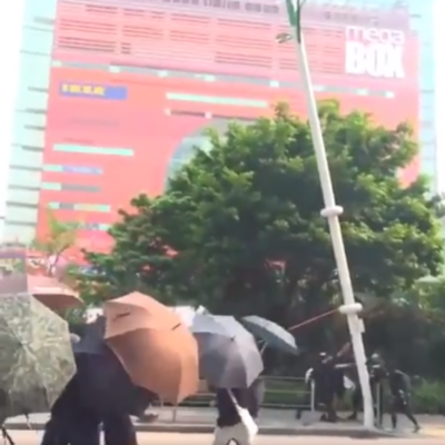 Démantèlement d'un lampadaire intelligent à Hong Kong