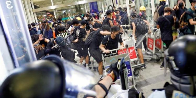 Les affrontements à l'a&éroport de Hong Kong