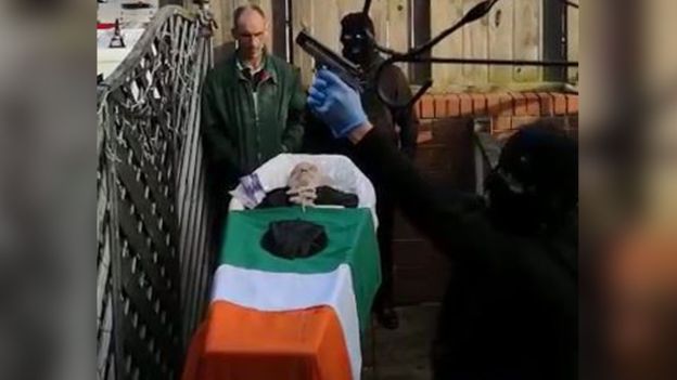 Extrait de la vidéo de la salve d'hommmage