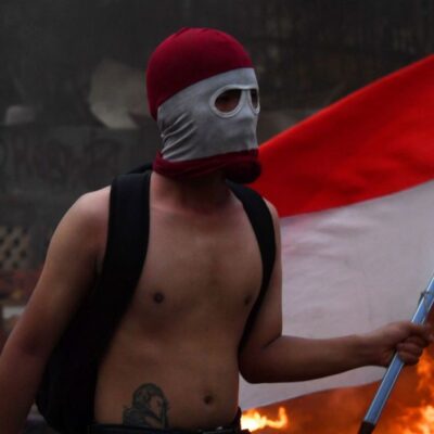 Un manifestant à Jakarta