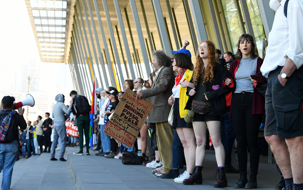 Blocage d'une conférence internationale sur l'exploitation minière à Melbourne