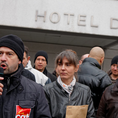 Hervé Ossant responsable syndical prenant la parole