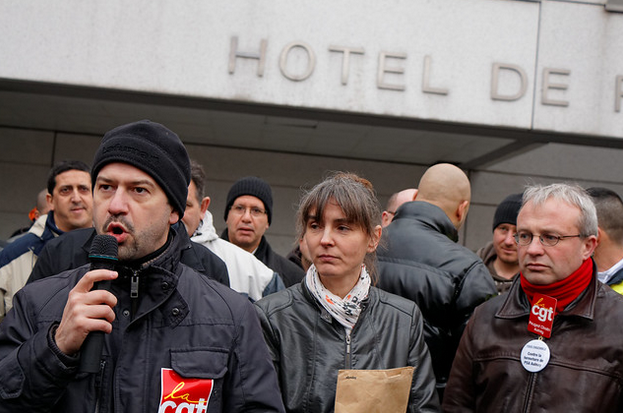 Hervé Ossant responsable syndical prenant la parole