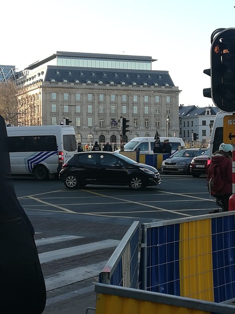 GJ Dispostif Policer à trône