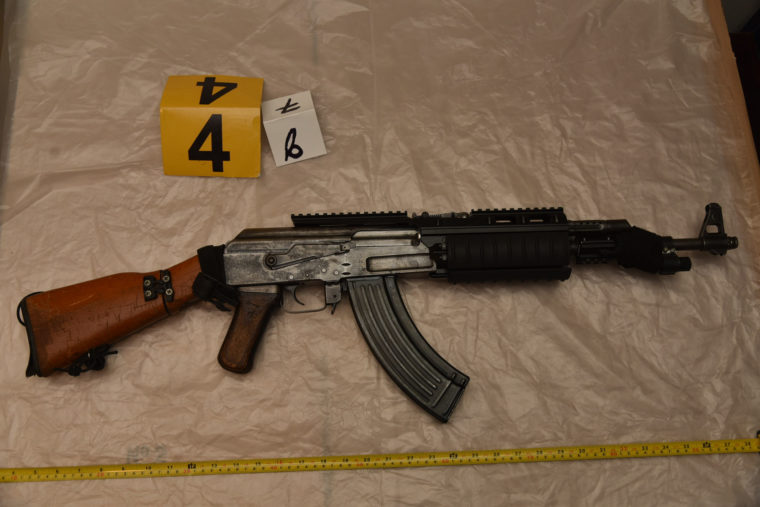 Une des Kalachnikov prétendument saisie par la police