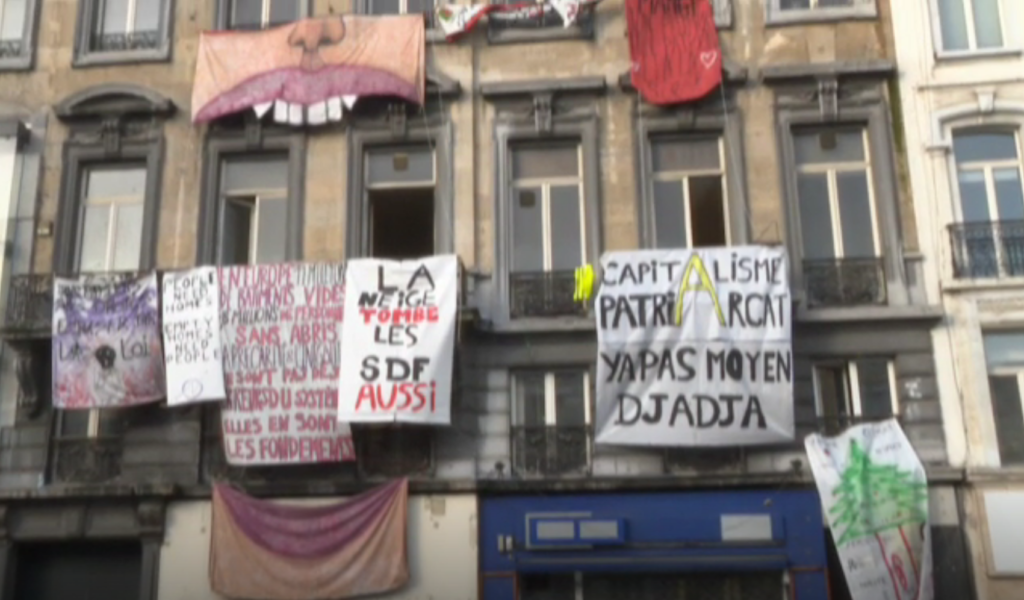 Occupation d'un bâtiment vide par Collectif Éphémère des Pères et des Mères Nöel en Colère