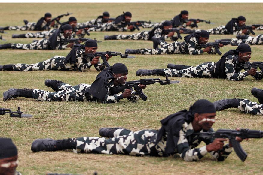 Commandos COBRA de la CRPF à l'entraînement
