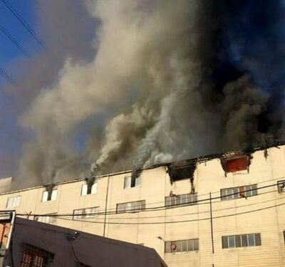 Une des deux usines incendiées à Istanbul