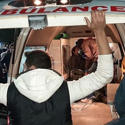 Une ambulance emporte un manifestant blessé à Sidon