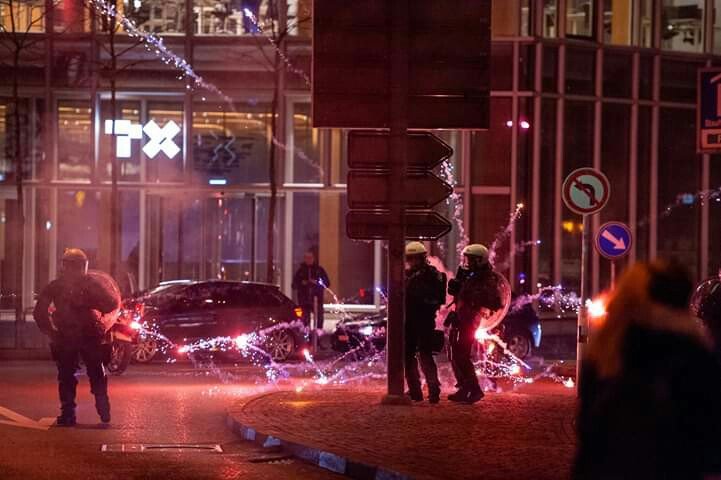 Des policiers cibles d'engins pyrotechniques à Zurich