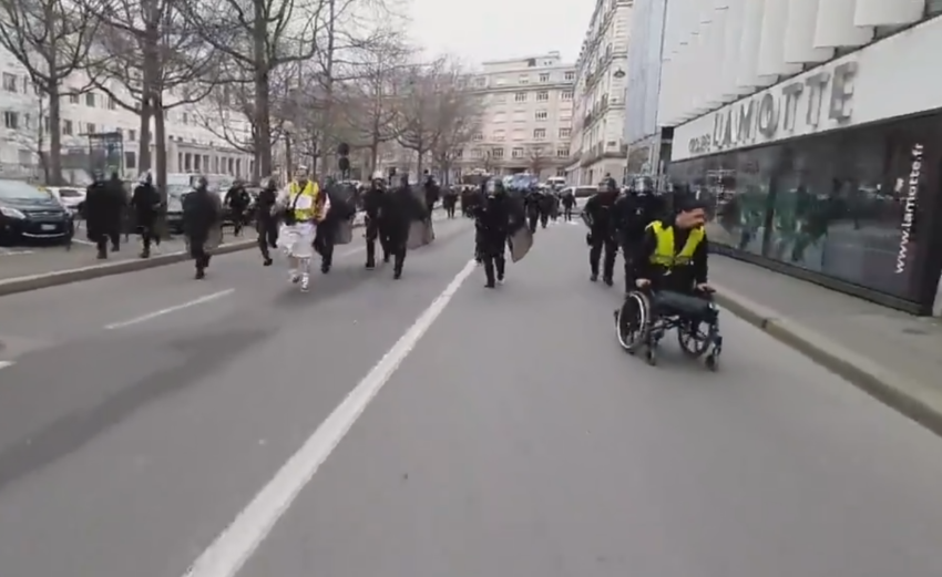 Charge policière lors de l'acte 66 des Gilets Jaunes à Rennes